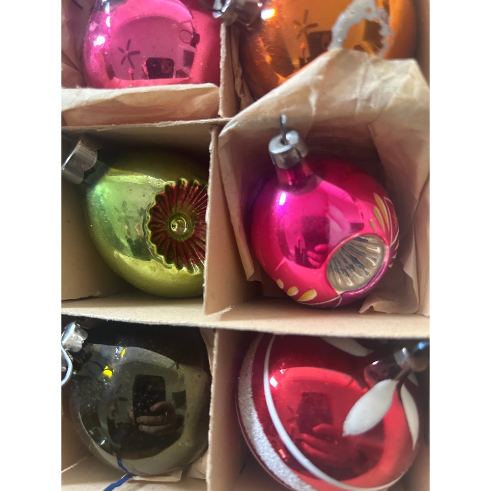 Vintage Glass Christmas Ornaments Set 12 Reflector Indent Hand Painted MCM Balls - Picture 6 of 6